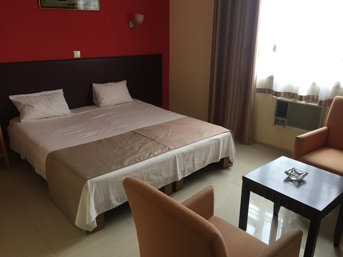 אנטננריבו White Palace Hotel מראה חיצוני תמונה